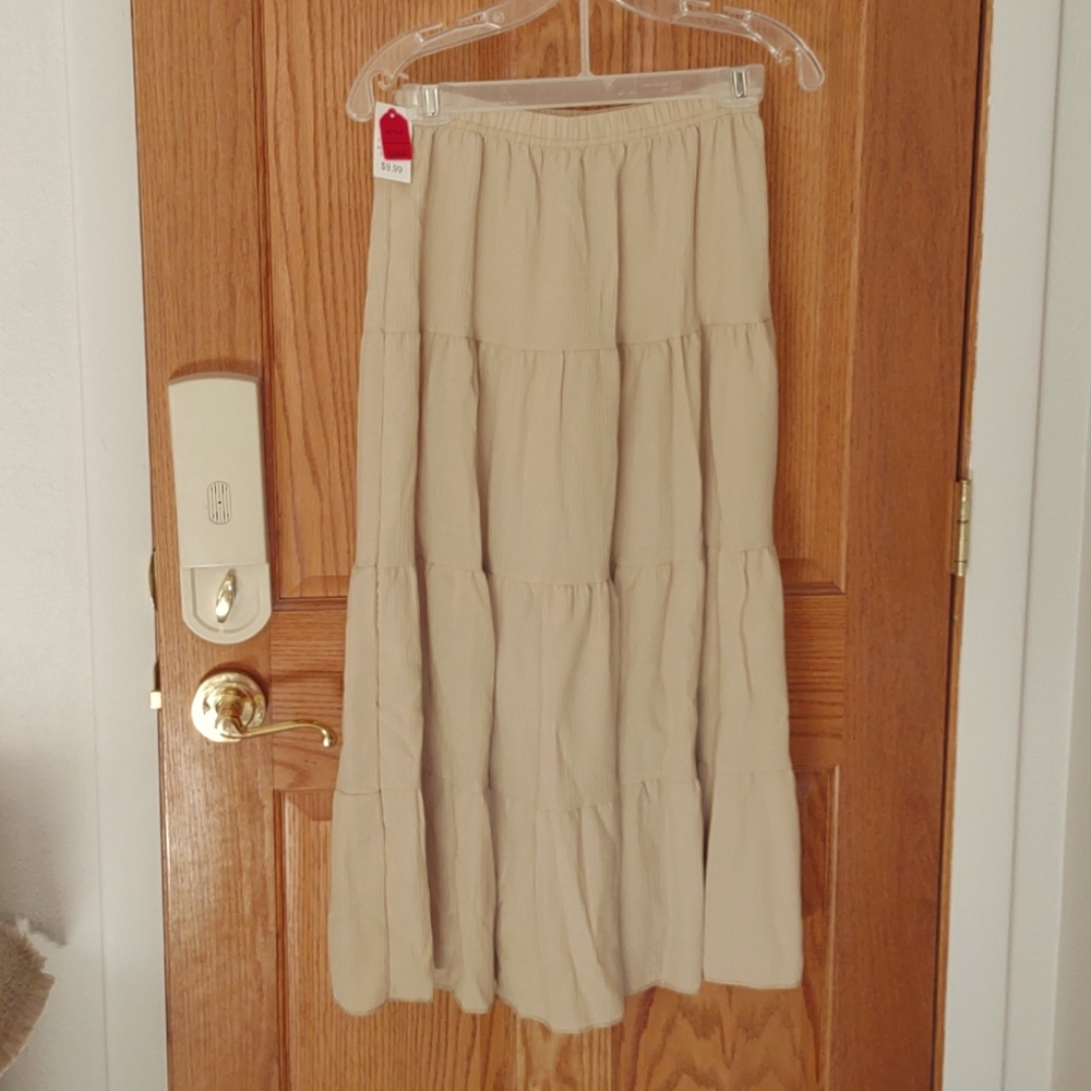 New, skirt, beige, waist 24"-38 polyester